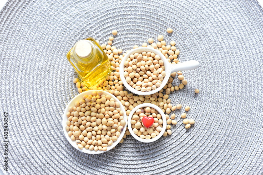 Raw soybeans (Glycine max) displayed in containers and accompanied by oil Raw soybeans (Glycine max) displayed in containers and accompanied by oil
