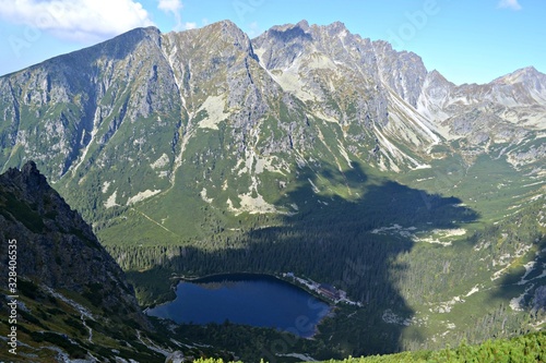 Widok na Popradzki Staw i Dolinę Hińczową z Przełęczy pod Osterwą, Słowacja