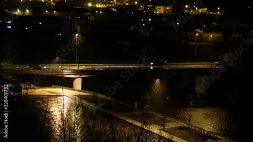 carros a passar na ponte à noite na chuva photo