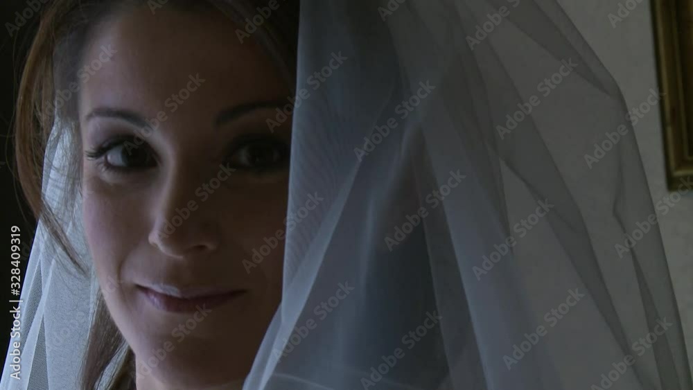 sguardo di una giovane sposa il giorno del matrimonio sguardo di una giovane sposa il giorno del matrimonio