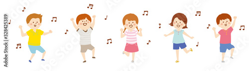 踊る子供たち　夏服