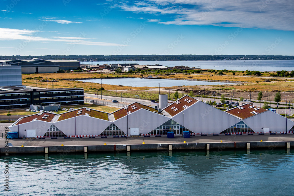 Kreuzfahrtterminal im Hafen von Kopenhagen bei schönem Wetter