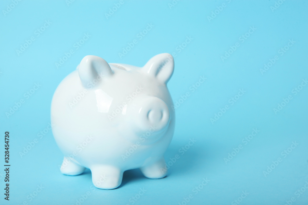 piggy piggy bank on a colored background. The concept of saving money. piggy piggy bank on a colored background. The concept of saving money.