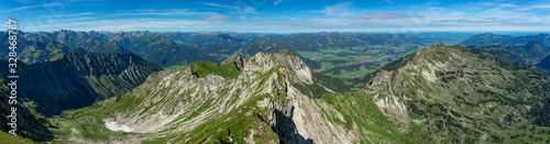Blick vom Nebelhorn bei Oberstdorf auf die Allgäuer Alpen