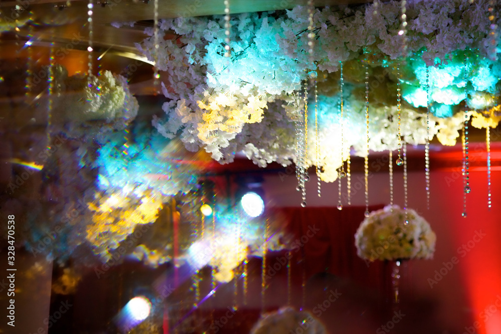 Naklejka premium Threads, ropes and ribbons with crystal details hang from the ceiling like a curtain.