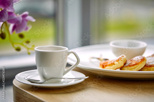 Wallpaper Mural breakfast in the cafe Torontodigital.ca