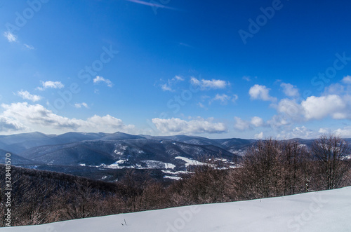 Fototapeta Naklejka Na Ścianę i Meble -  połownina Wetlińska Bieszczady panorama zima 