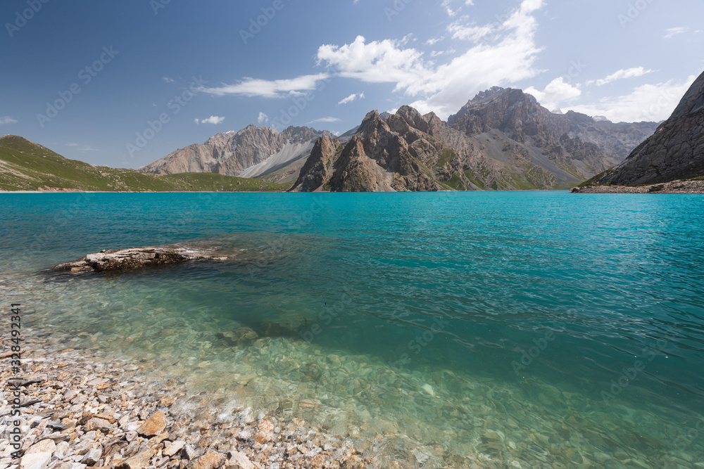 Majestic China Snow Mountain.Stunning Chinese natural landscape.Beautiful view of the lake. 描述:Beautiful Chinese natural scenery. Majestic China Snow Mountain.Stunning Chinese natural landscape.Beautiful view of the lake. 描述:Beautiful Chinese natural scenery.