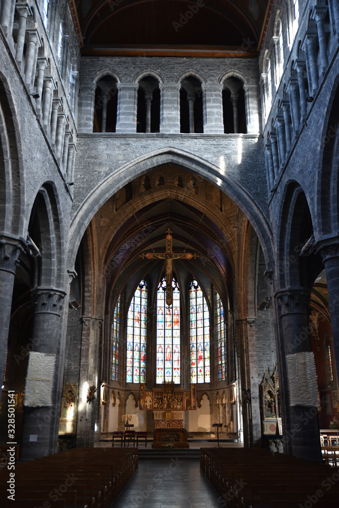 Nef de l'église Saint Jacques de Tournai, Belgique