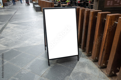 Stampa su Tela Blank white outdoor advertising stand/sandwich board mock up template