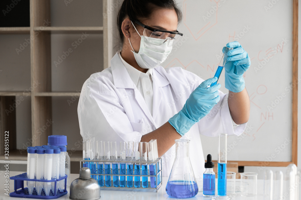 Female scientist are experimenting in the laboratory. Female scientist are experimenting in the laboratory.