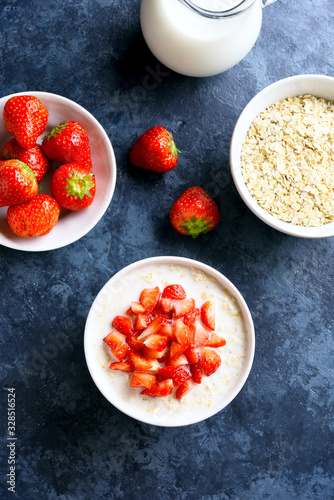Oats porridge with strawberry