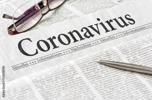 Zeitung mit der Überschrift Coronavirus photo