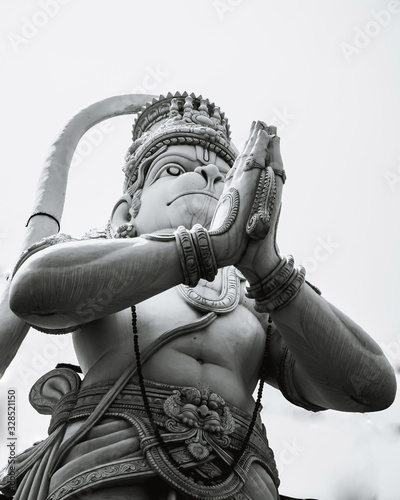 Schilderij op canvas lord hanuman statue at gajuwaka vizag city