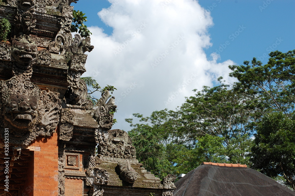 Fototapeta premium 인도네시아 발리 화려한 석탑