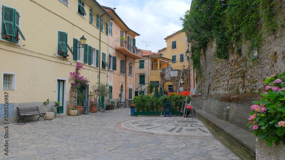 Il centro storico di Ameglia, in Liguria