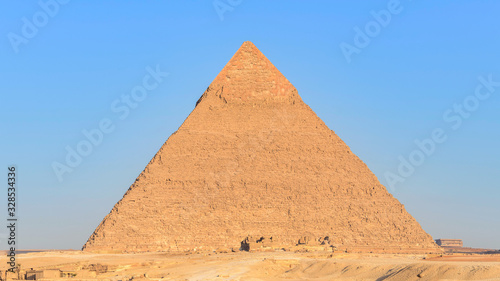 La Pyramide de Kh  phren au cr  puscule dans le domaines des grandes pyramides d Egypte.