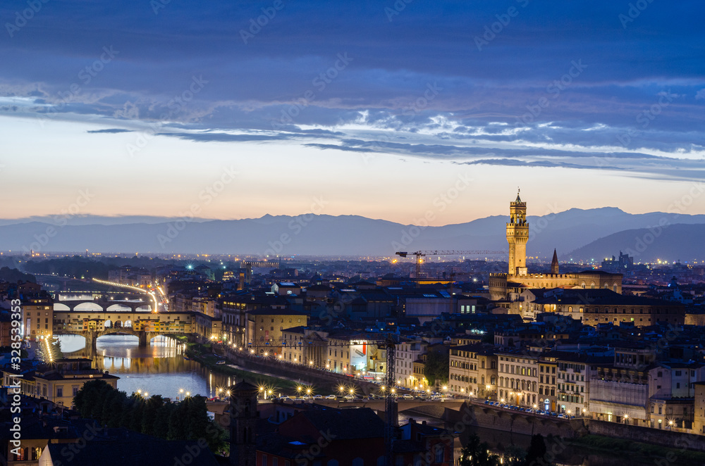Obraz premium Amazing view of Florence during sunset with Palazzo Vecchio tower in the background in Florence Italy