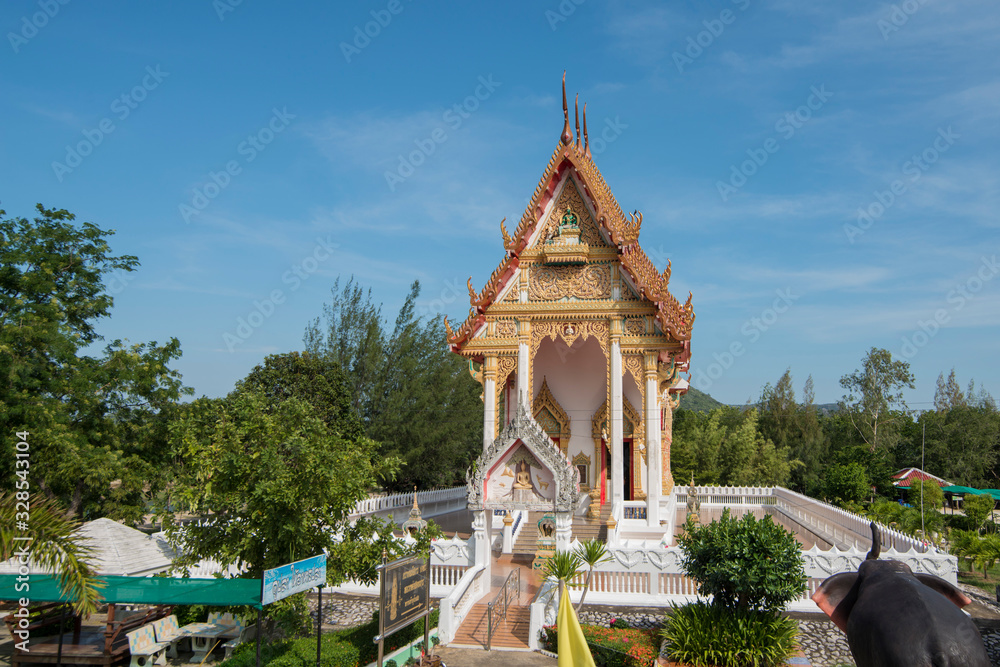Naklejka premium ASIA THAILAND PRANBURI SAM ROI YOT TEMPLE