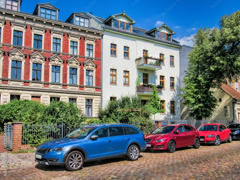 berlin, deutschland - sanierte altbauten in friedrichshagen.