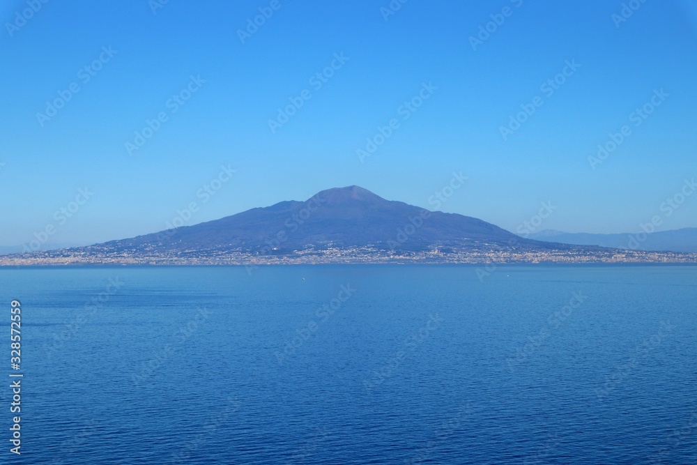 Sorrento - Vesuvio dalla villa comunale Sorrento - Vesuvio dalla villa comunale