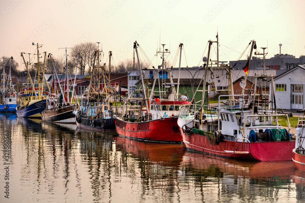 Fischkutter im Hafen von Büsum