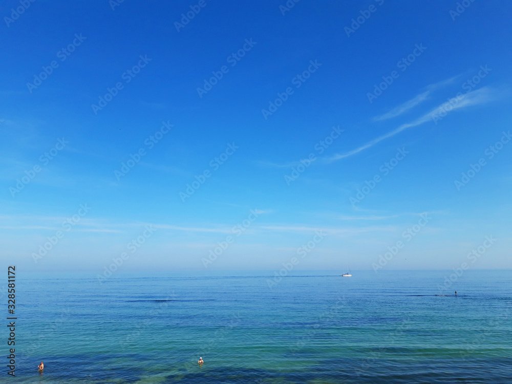 Obraz premium summer wave sea and blue sky space background