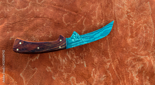 Foto This elk hide fabric has a brownish twinge to the lush lava color to match the cocobolo handle for displaying purposes