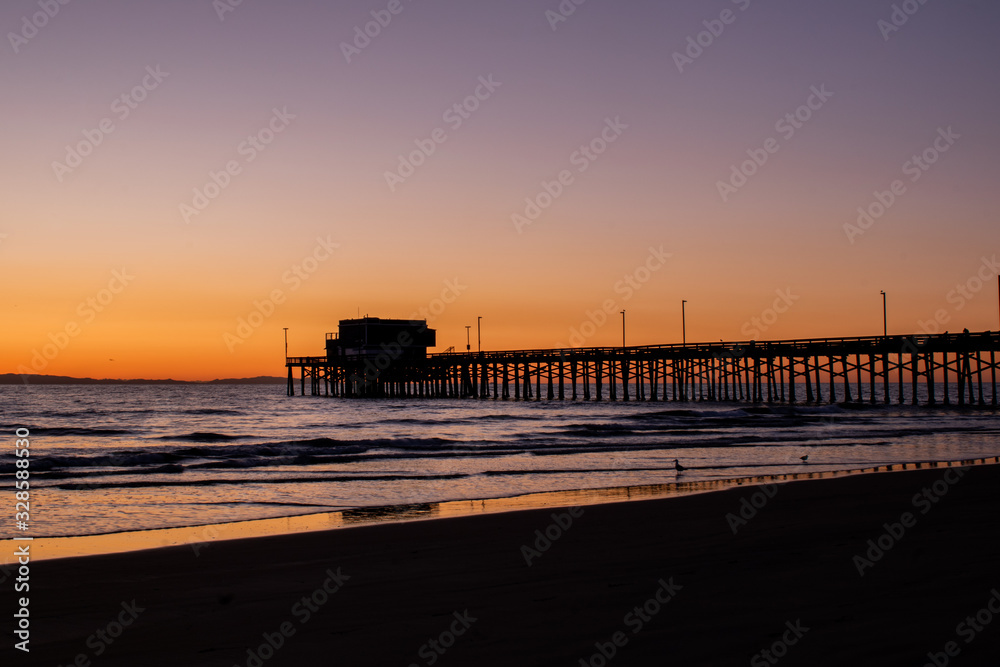 Fototapeta premium Winter sunset in Newport Beach