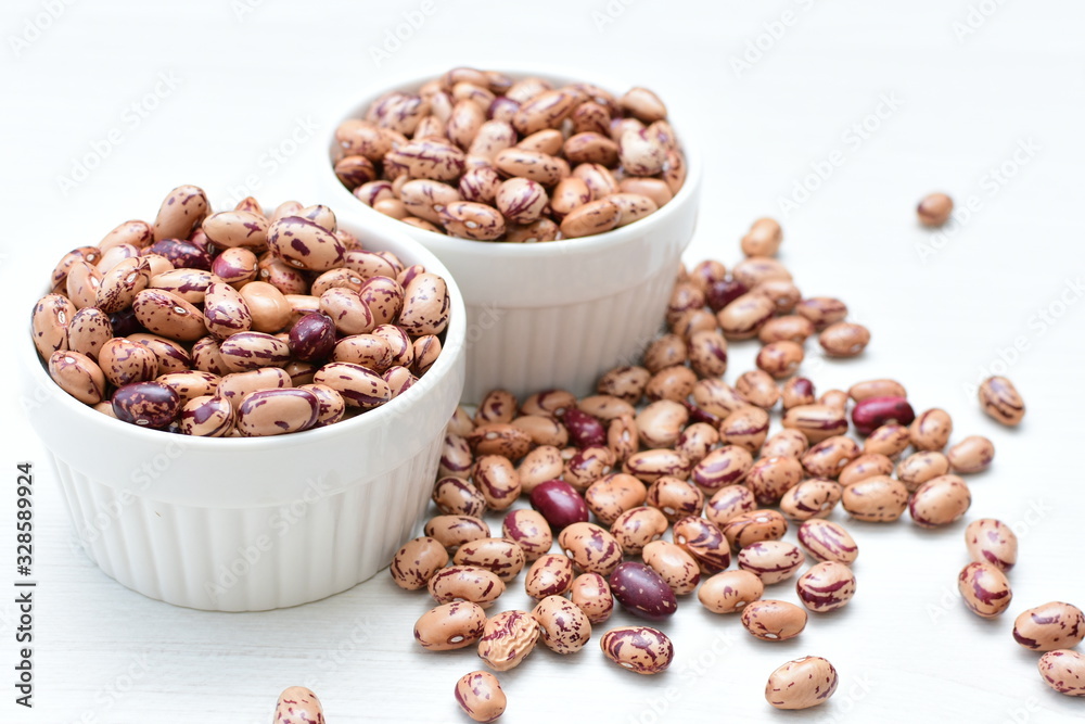 Raw bean grains (Phaseolus vulgaris) displayed in bowl