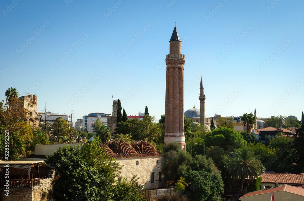Obraz premium Yivli minaret symbol of the city of Antalya built in 1230.
