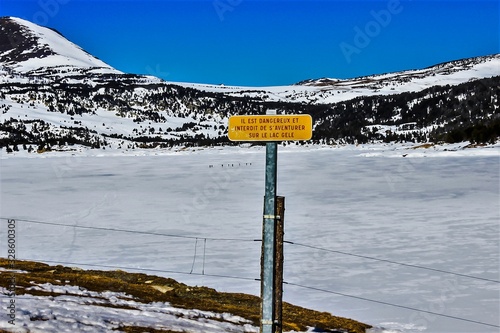 promenade aux en raquettes interdite aux lacs des bouillouses photo