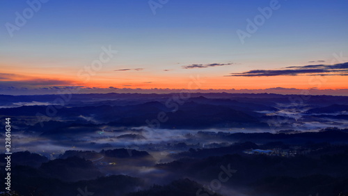 朝靄たなびく九十九谷の朝 © T.Hasebe
