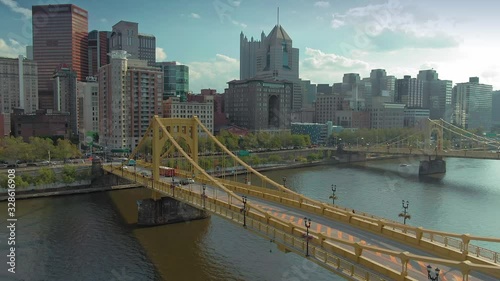 Aerial: Andy Warhol bridge over the Allegheny River & downtown Pittsburgh, Pennsylvania, USA. 16 September 2019