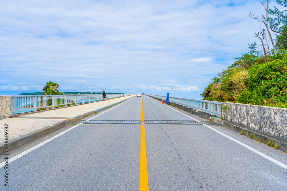 Fototapeta premium 古宇利大橋 沖縄県観光スポット 日本