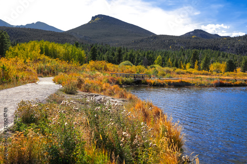 Bild auf Leinwand Scenic Lily lake landscape near Estes park in Colorado, USA