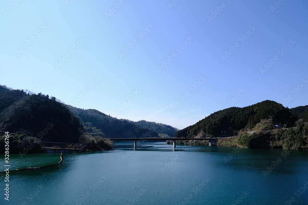 風景　山　湖　ダム