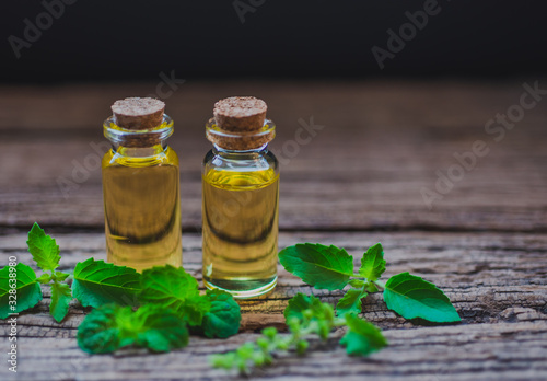 Herbal oil products, put a small bottle together, Aromatherapy oil, herbs are extracted from fresh herbs.Lemongrass, Kaffir lime leaves,There is space for entering text.