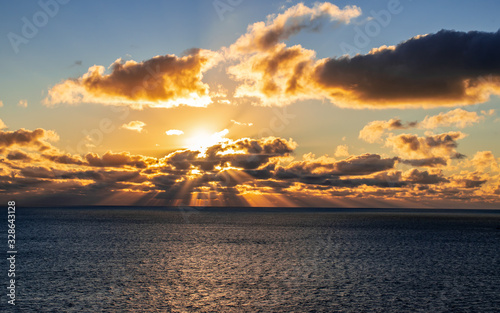 Fototapeta Naklejka Na Ścianę i Meble -  Dramatic sunset sky and seascape.