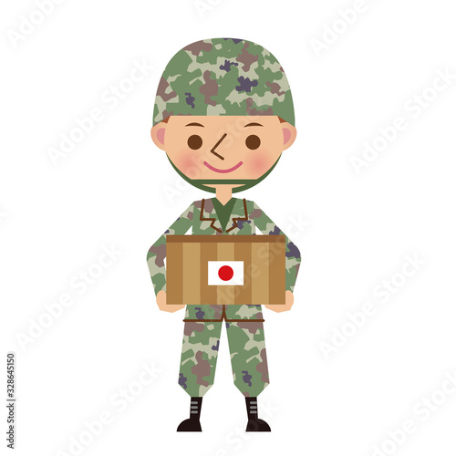 救援物資を持つ日本の自衛官