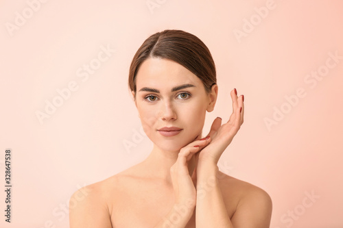 Beautiful young woman on co...