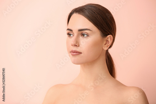 Beautiful young woman on co...