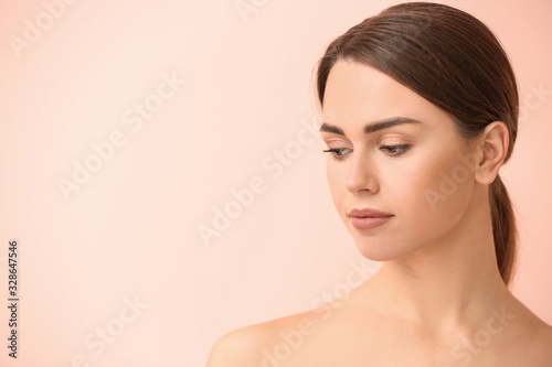 Beautiful young woman on co...