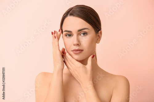 Beautiful young woman on co...