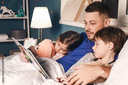 Father reading bedtime stor...