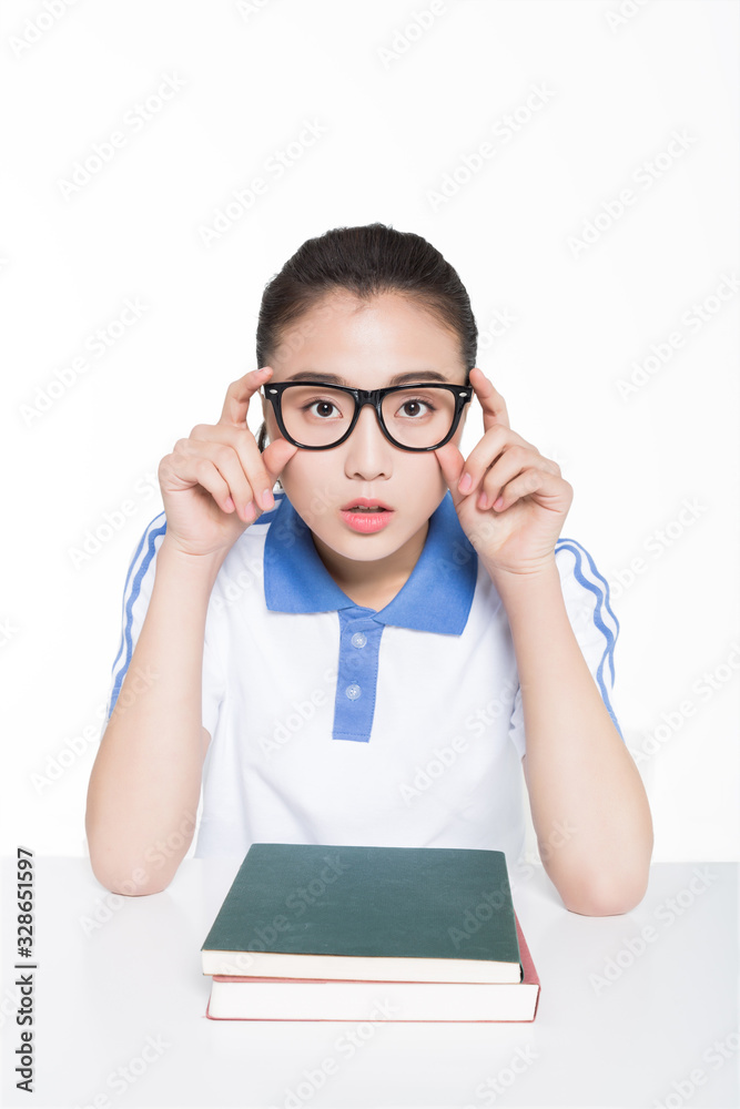 girl wearing a short-sleeved uniforms girl wearing a short-sleeved uniforms