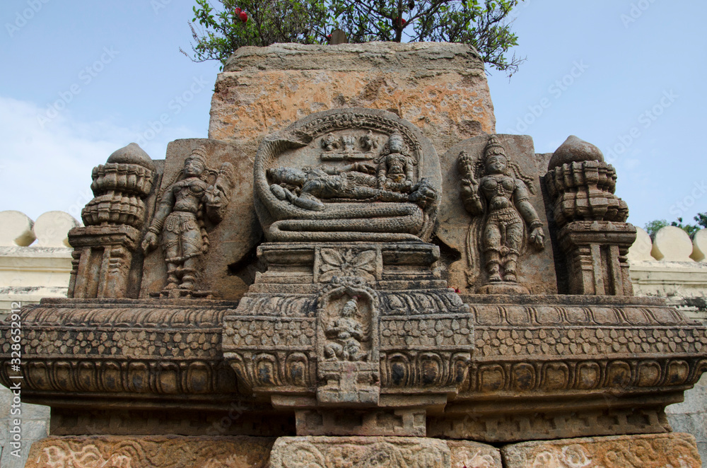 Carved idol on the outer wall of a small temple, Ranganathaswamy Temple, Srirangapatna, Karnataka, India