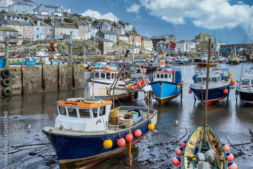Canvas-taulu Mevagissey harbor in cornwall south west england
