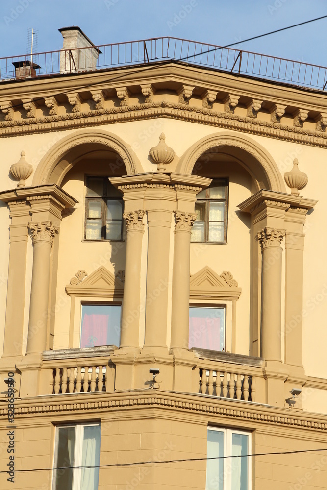 Fototapeta premium facade of an old building
