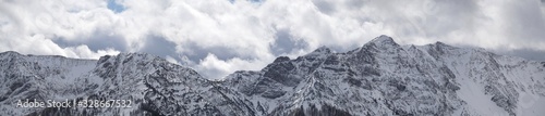 Großes Winterpanorama von Sonnwendjoch und Co. © Stephan